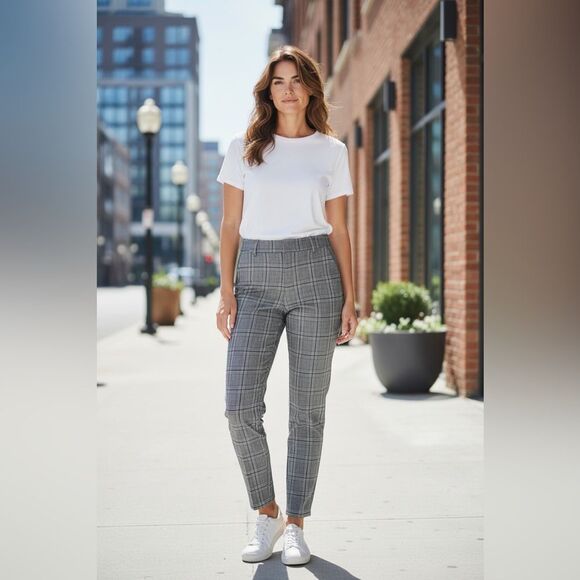 Bundle of 5 Women’s Pants Size 2/2Petite - Picture 3 of 9